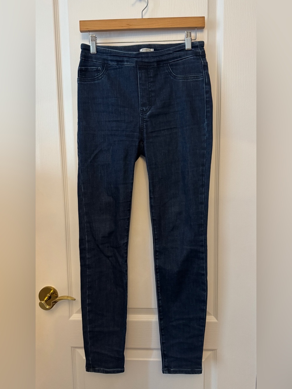 Reitmans. Dark Blue Skinny Jeans. Amazing fit & stretch with great recovery.